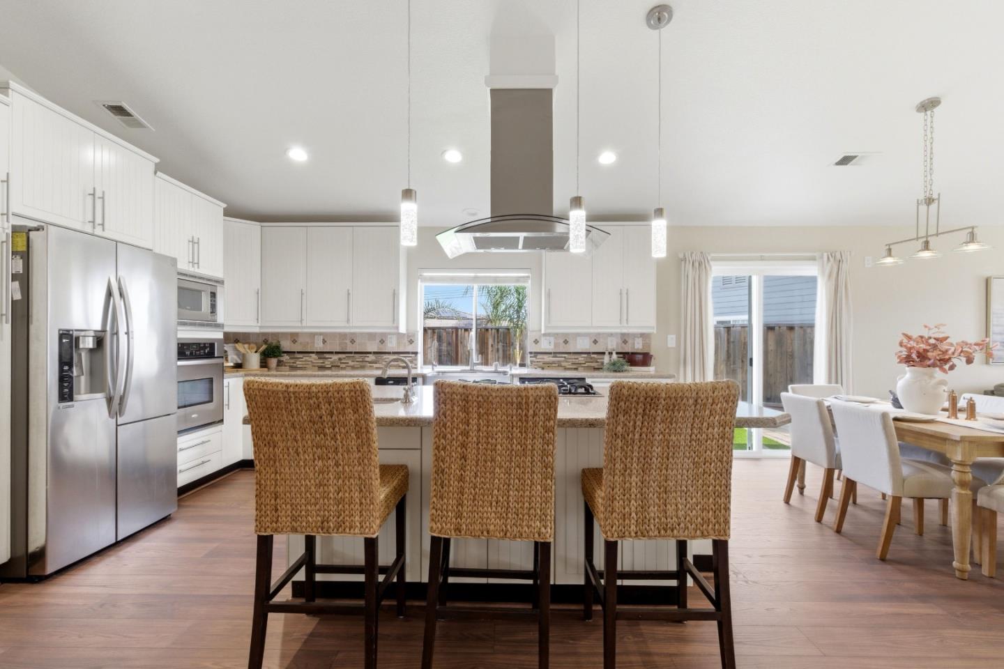 Detail Gallery Image 10 of 34 For 810 Capitola Dr, Hollister,  CA 95023 - 3 Beds | 2 Baths