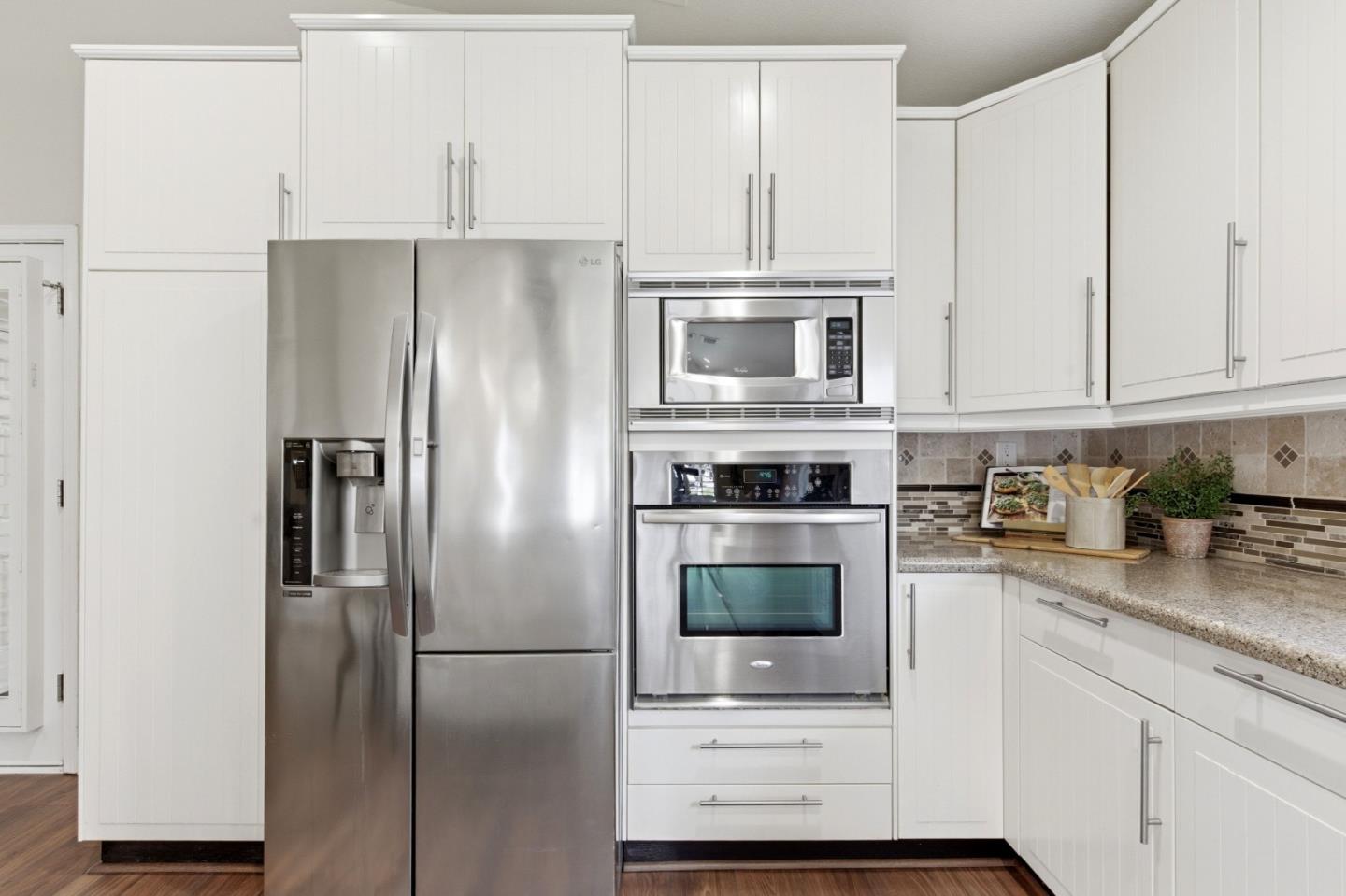 Detail Gallery Image 11 of 34 For 810 Capitola Dr, Hollister,  CA 95023 - 3 Beds | 2 Baths