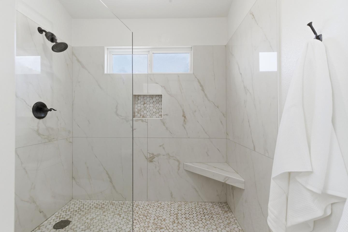 Detail Gallery Image 19 of 34 For 810 Capitola Dr, Hollister,  CA 95023 - 3 Beds | 2 Baths