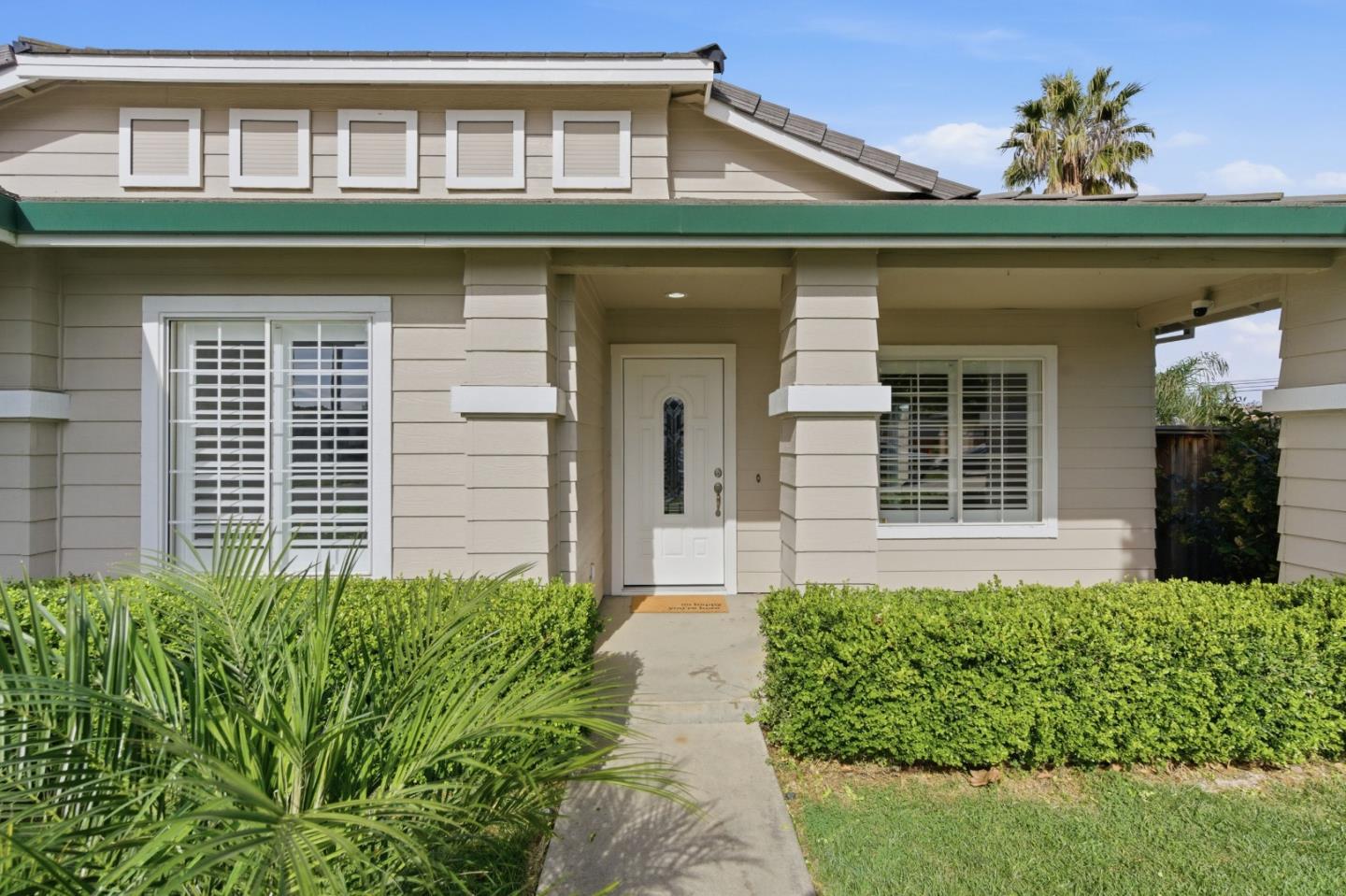 Detail Gallery Image 3 of 34 For 810 Capitola Dr, Hollister,  CA 95023 - 3 Beds | 2 Baths