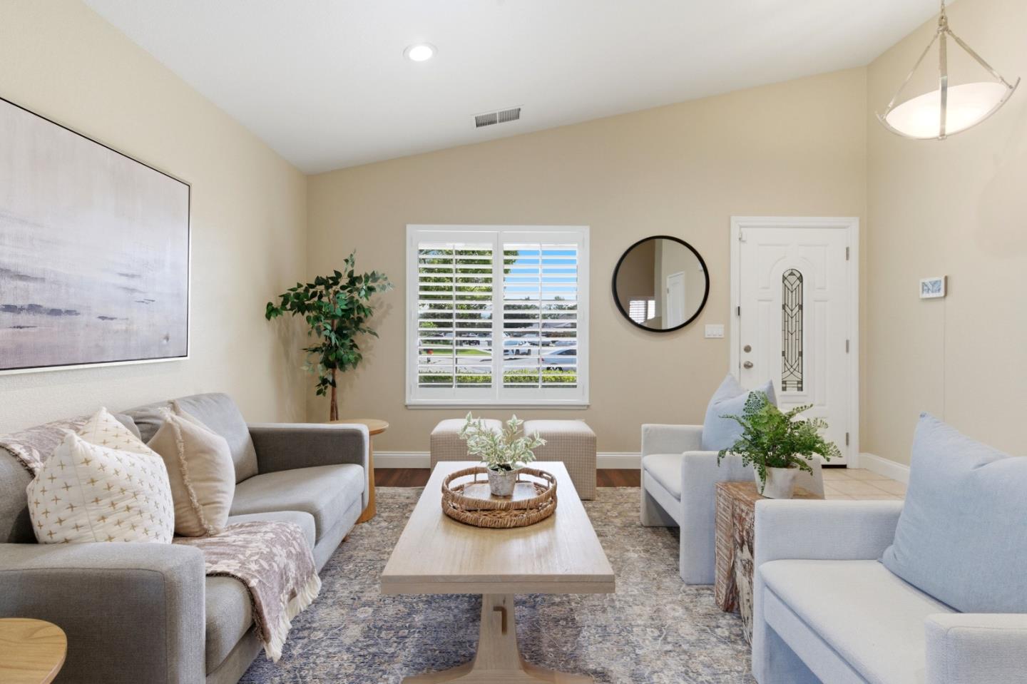 Detail Gallery Image 5 of 34 For 810 Capitola Dr, Hollister,  CA 95023 - 3 Beds | 2 Baths