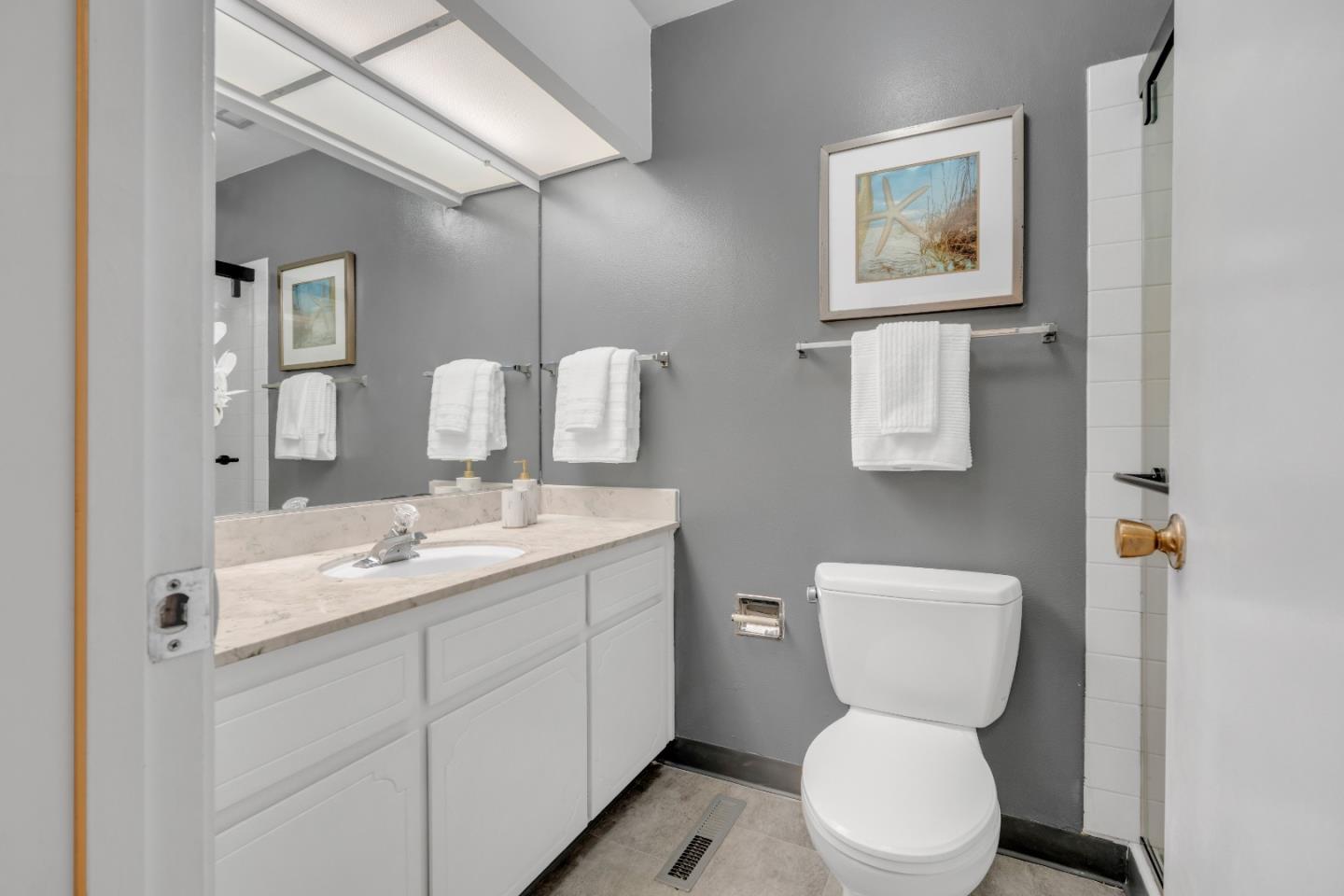 Detail Gallery Image 14 of 24 For 3315 Willis Ln, Alameda,  CA 94502 - 3 Beds | 2/1 Baths