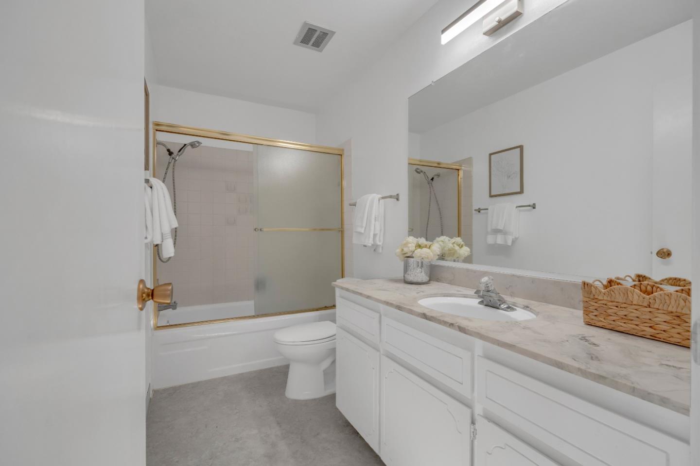Detail Gallery Image 16 of 24 For 3315 Willis Ln, Alameda,  CA 94502 - 3 Beds | 2/1 Baths