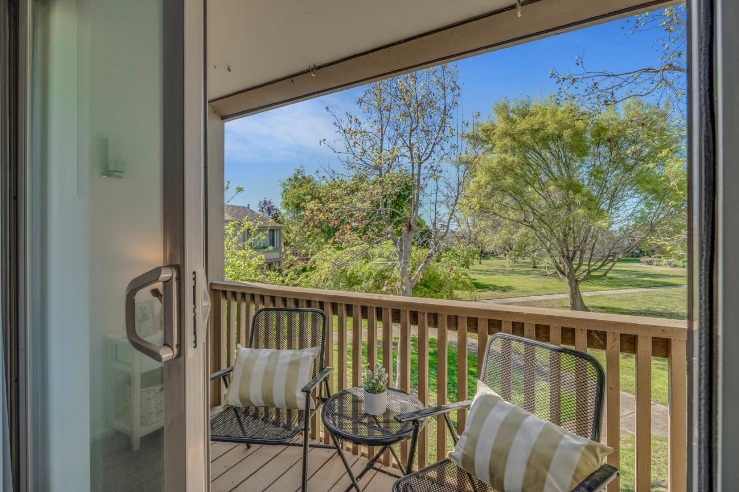 Detail Gallery Image 18 of 24 For 3315 Willis Ln, Alameda,  CA 94502 - 3 Beds | 2/1 Baths