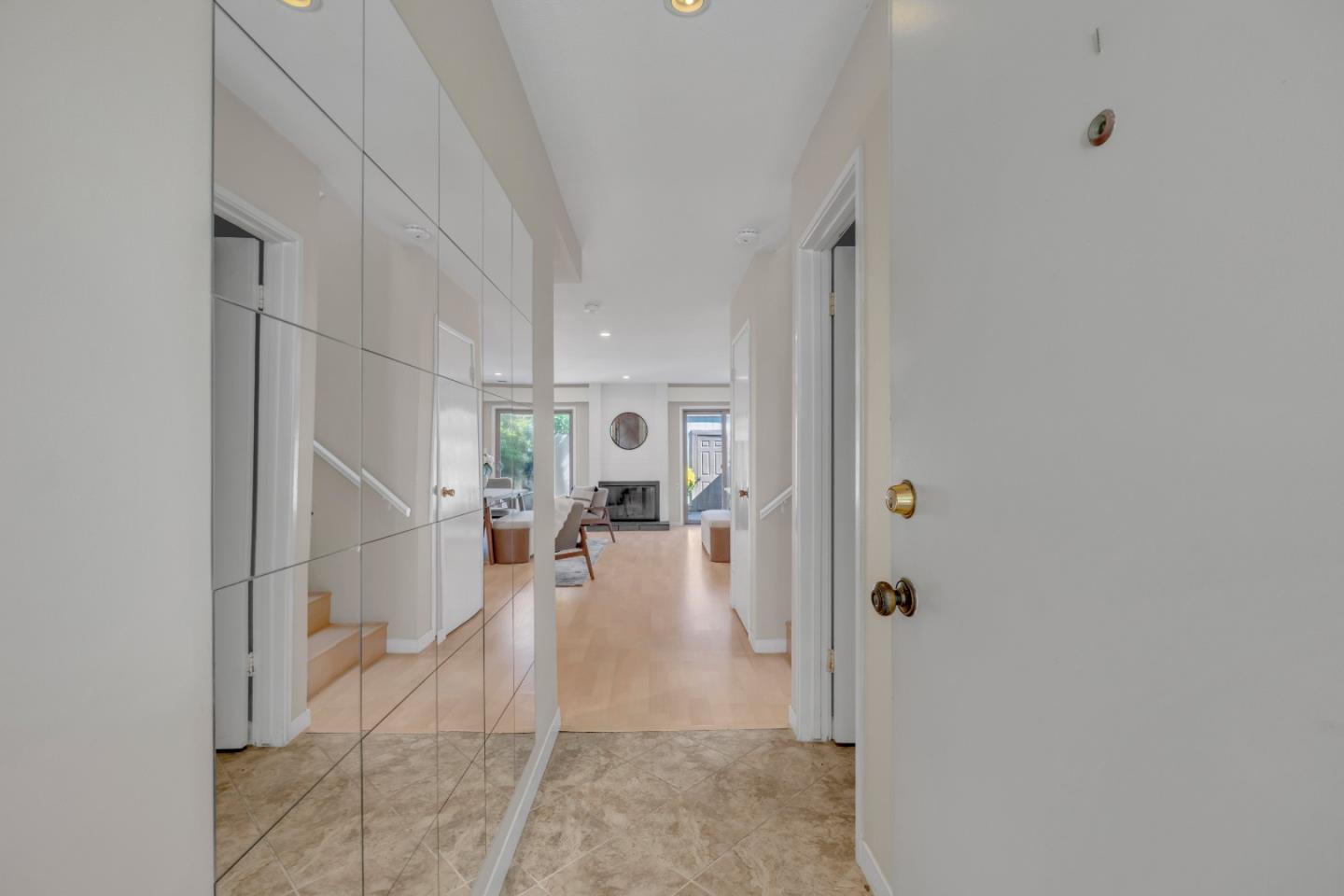 Detail Gallery Image 2 of 24 For 3315 Willis Ln, Alameda,  CA 94502 - 3 Beds | 2/1 Baths