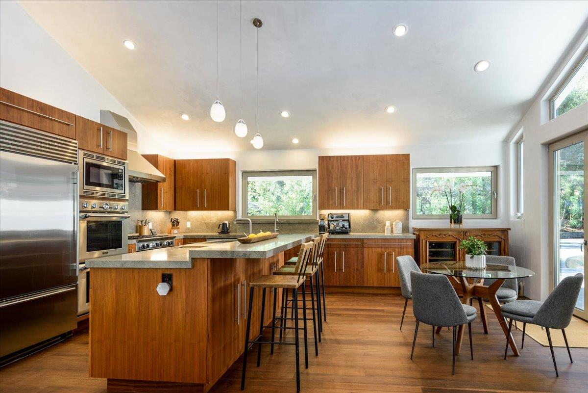 Detail Gallery Image 12 of 31 For 16345 Sanborn Rd, Saratoga,  CA 95070 - 4 Beds | 3/1 Baths