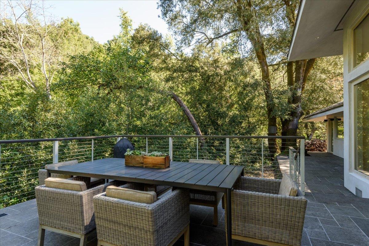 Detail Gallery Image 9 of 31 For 16345 Sanborn Rd, Saratoga,  CA 95070 - 4 Beds | 3/1 Baths