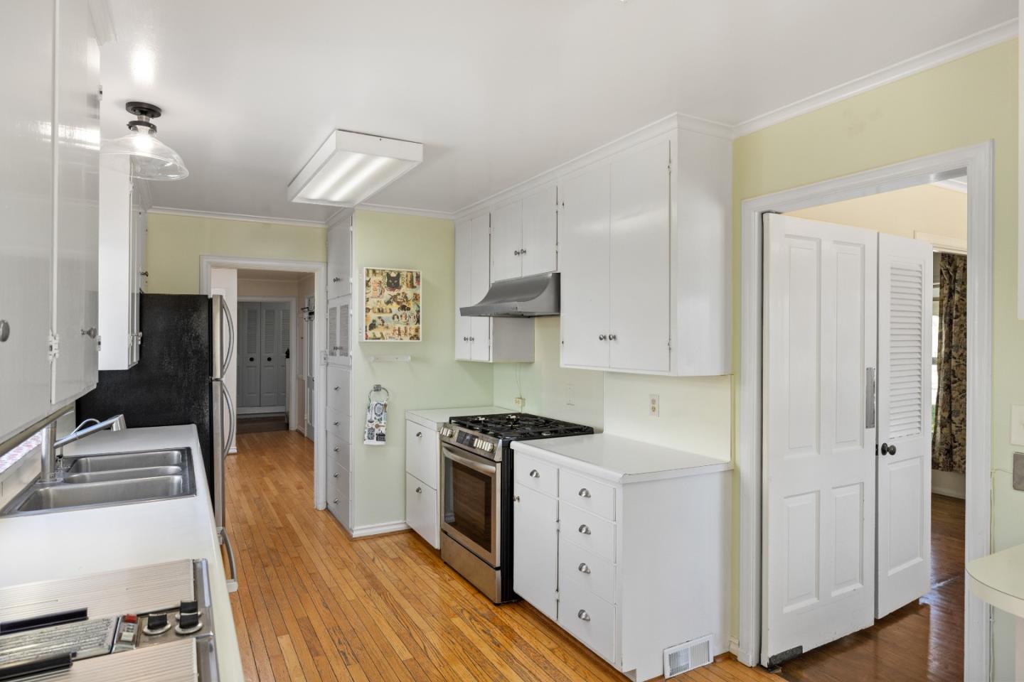 Detail Gallery Image 12 of 51 For 330 Homestead Ave, Salinas,  CA 93901 - 4 Beds | 2/1 Baths