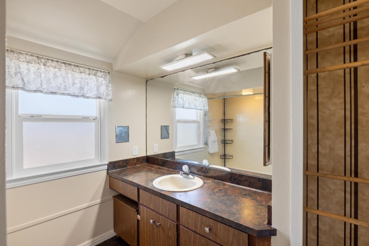 Detail Gallery Image 18 of 51 For 330 Homestead Ave, Salinas,  CA 93901 - 4 Beds | 2/1 Baths