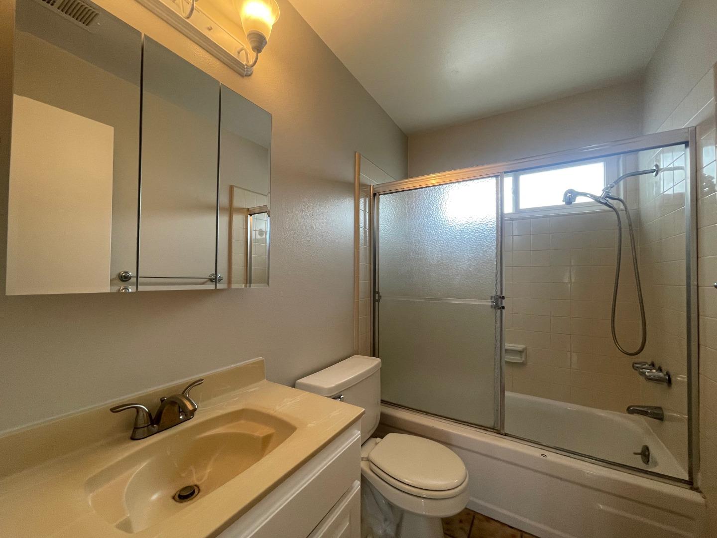 Detail Gallery Image 4 of 7 For 2141 Lacsa Ct, San Jose,  CA 95116 - 2 Beds | 1/1 Baths