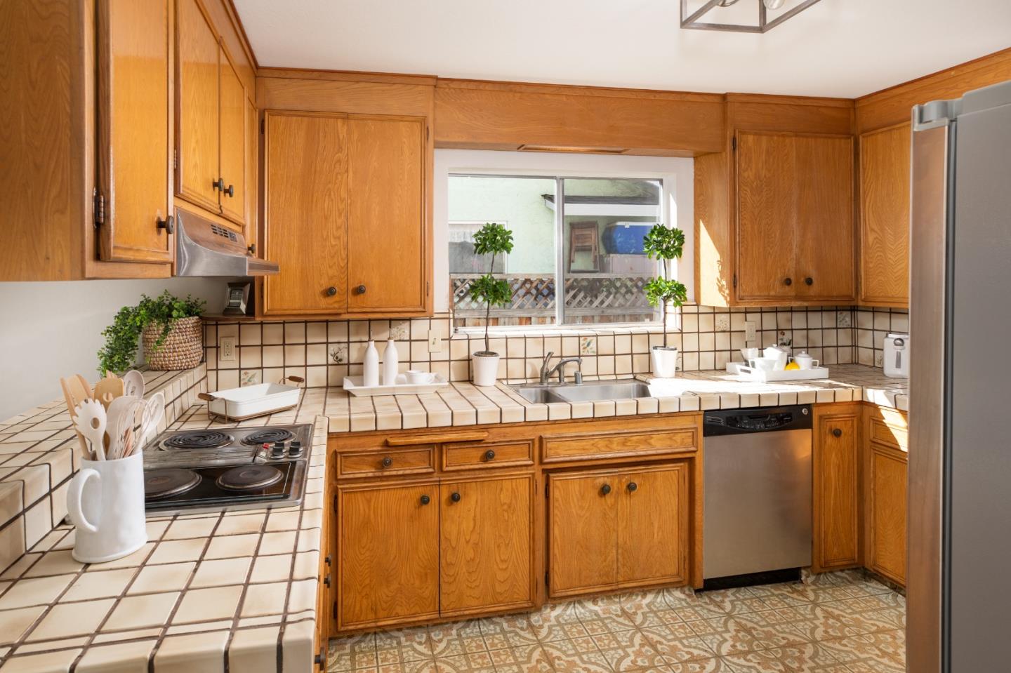 Detail Gallery Image 15 of 40 For 534 Wagman Dr, San Jose,  CA 95129 - 5 Beds | 2/1 Baths