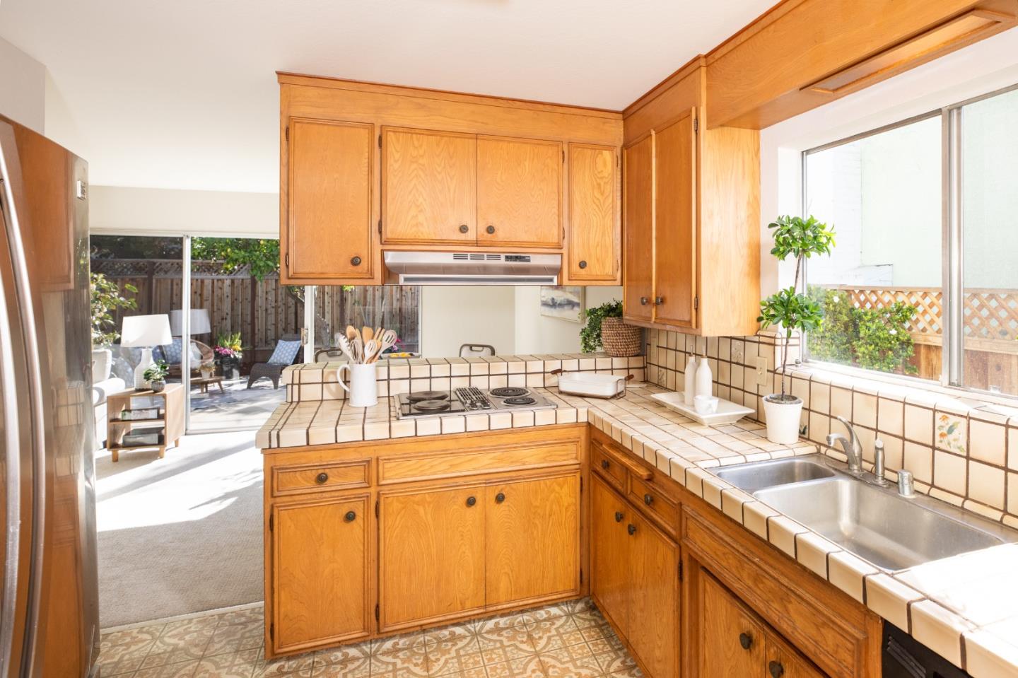 Detail Gallery Image 16 of 40 For 534 Wagman Dr, San Jose,  CA 95129 - 5 Beds | 2/1 Baths