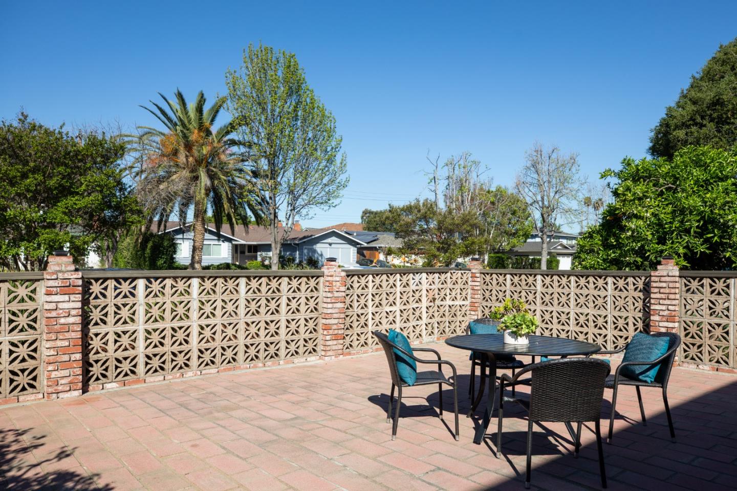 Detail Gallery Image 4 of 40 For 534 Wagman Dr, San Jose,  CA 95129 - 5 Beds | 2/1 Baths