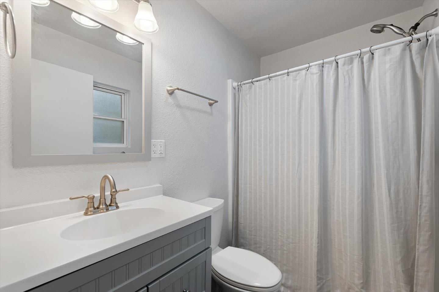 Detail Gallery Image 13 of 48 For 1660 Ashby Rd, Shasta Lake,  CA 96019 - 4 Beds | 2 Baths