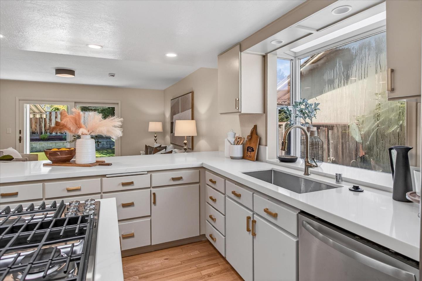 Detail Gallery Image 14 of 34 For 2758 Glorietta Cir, Santa Clara,  CA 95051 - 4 Beds | 3 Baths