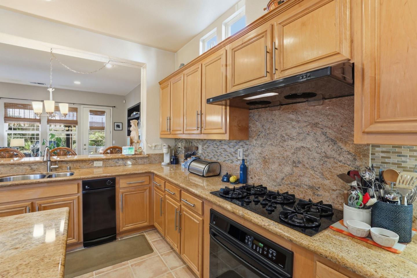 Detail Gallery Image 11 of 48 For 7521 Troon Ct, Gilroy,  CA 95020 - 5 Beds | 3/1 Baths