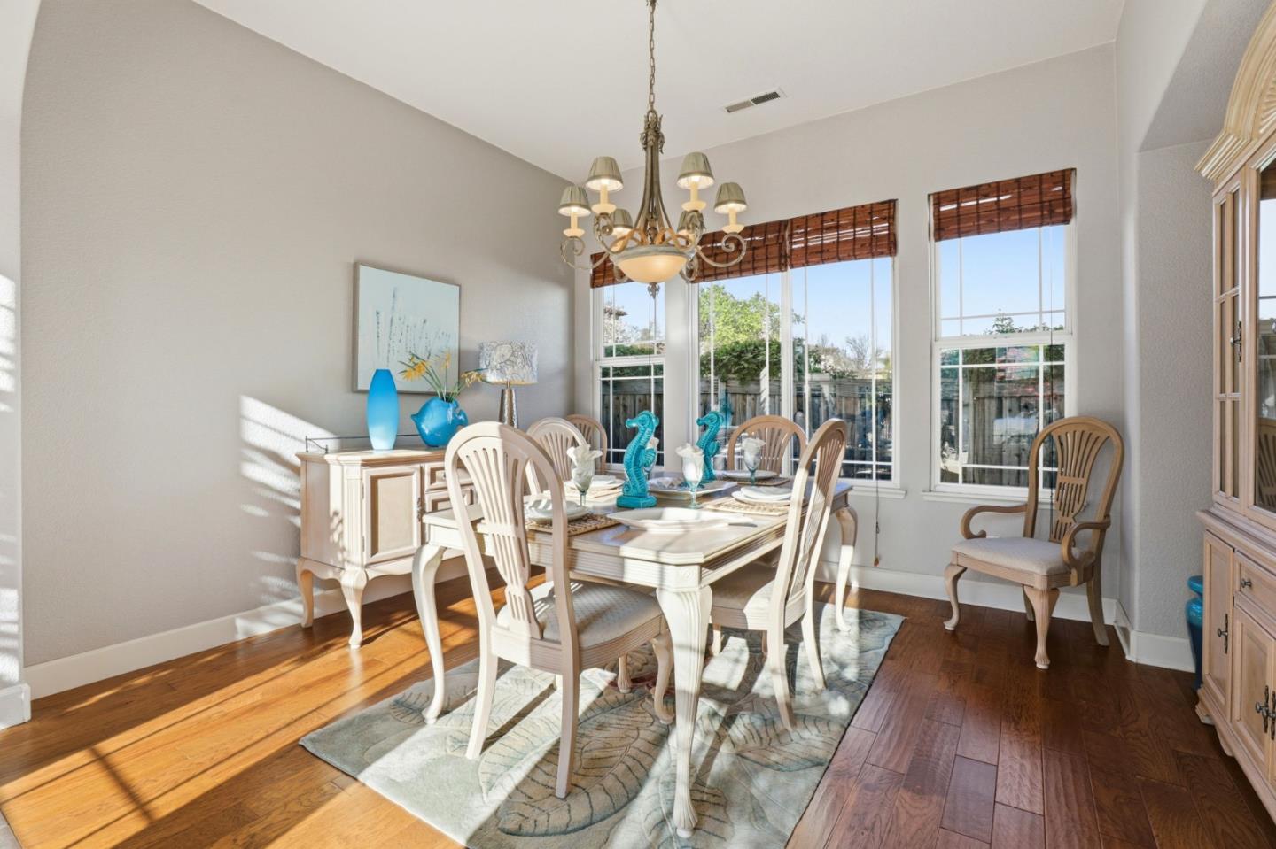 Detail Gallery Image 13 of 48 For 7521 Troon Ct, Gilroy,  CA 95020 - 5 Beds | 3/1 Baths