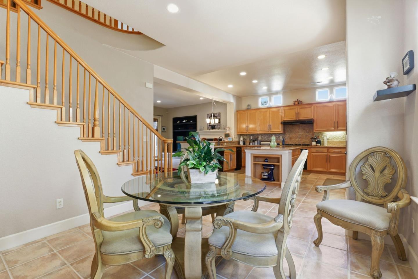 Detail Gallery Image 16 of 48 For 7521 Troon Ct, Gilroy,  CA 95020 - 5 Beds | 3/1 Baths