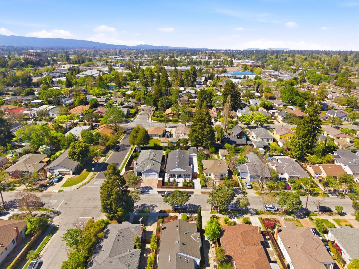 Detail Gallery Image 44 of 53 For 280 Matadero Ave, Palo Alto,  CA 94306 - 4 Beds | 3 Baths