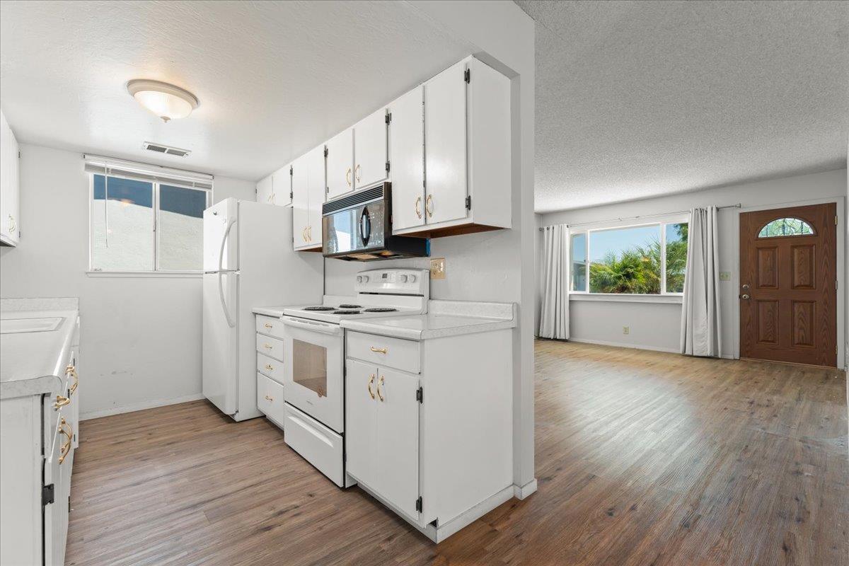 Detail Gallery Image 10 of 19 For 583 Bridge St, Watsonville,  CA 95076 - 2 Beds | 1 Baths