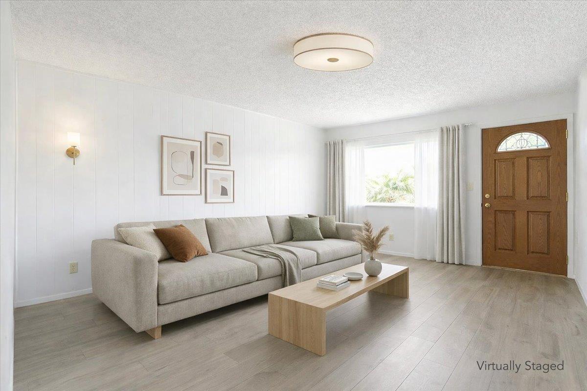 Detail Gallery Image 3 of 19 For 583 Bridge St, Watsonville,  CA 95076 - 2 Beds | 1 Baths