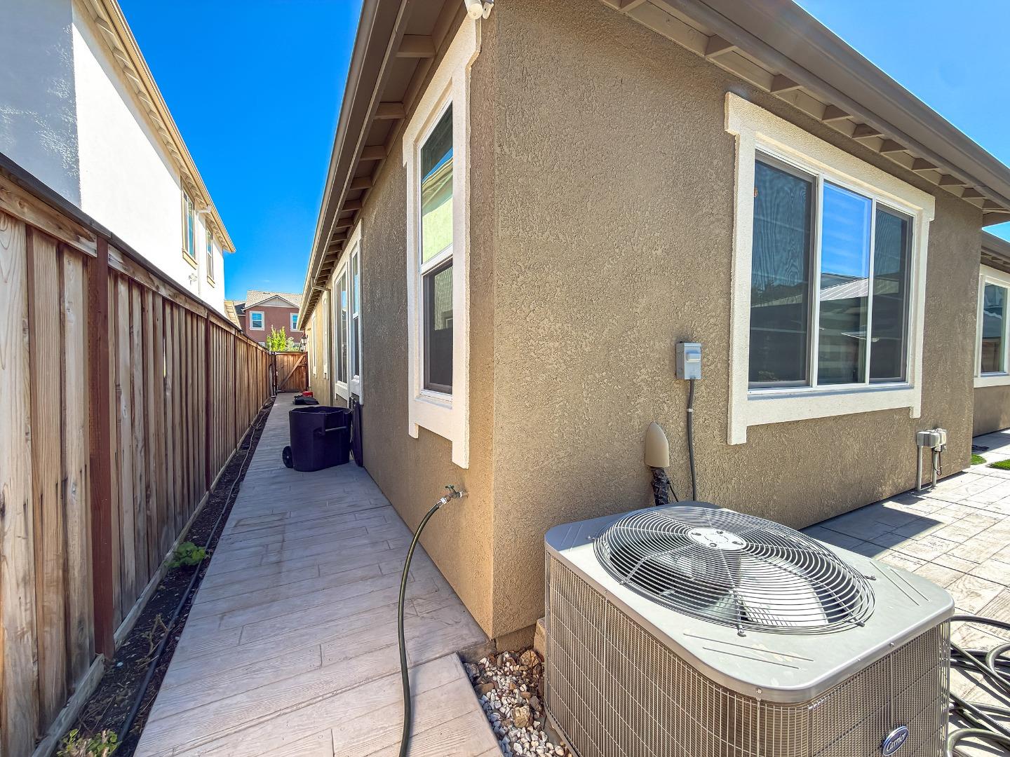 Detail Gallery Image 10 of 21 For 2665 Luna Ave, Tracy,  CA 95377 - 4 Beds | 2/1 Baths