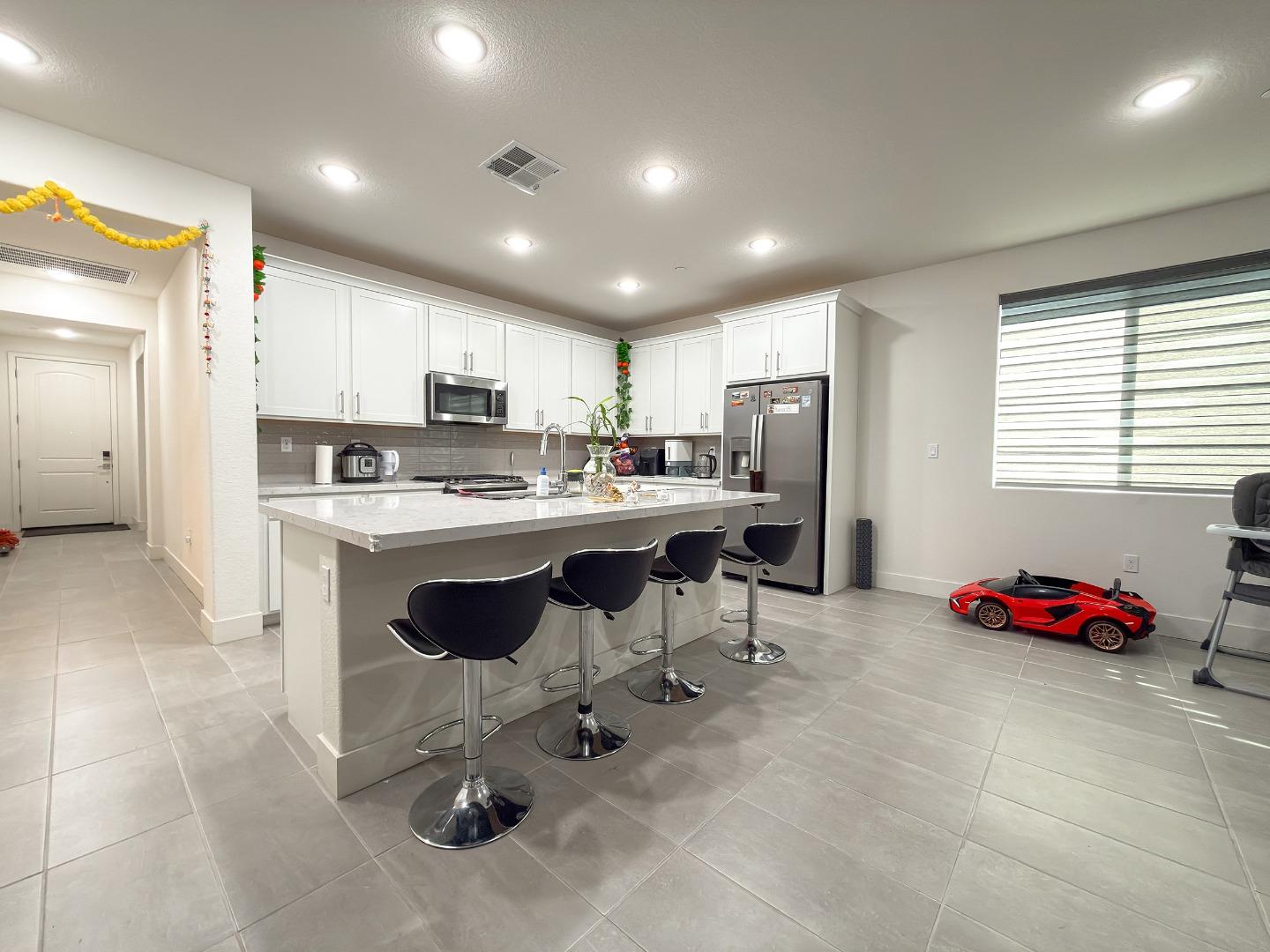 Detail Gallery Image 2 of 21 For 2665 Luna Ave, Tracy,  CA 95377 - 4 Beds | 2/1 Baths