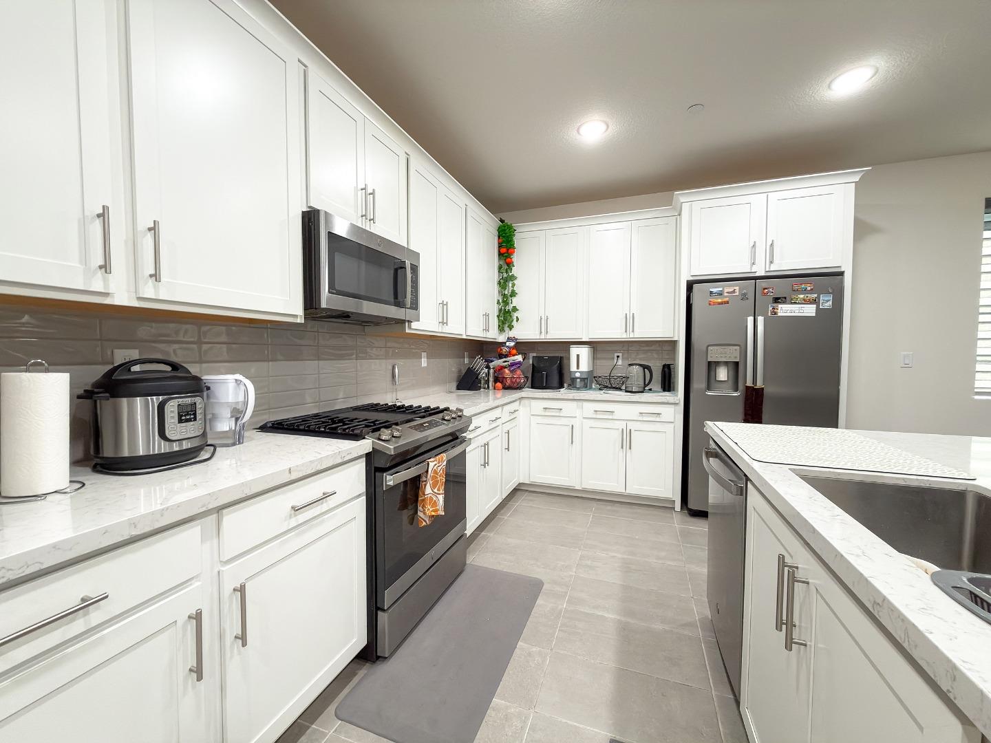 Detail Gallery Image 3 of 21 For 2665 Luna Ave, Tracy,  CA 95377 - 4 Beds | 2/1 Baths