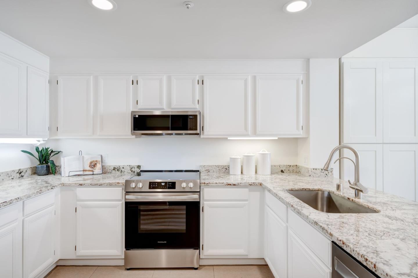 Detail Gallery Image 5 of 43 For 550 Ortega Ave #B330,  Mountain View,  CA 94040 - 2 Beds | 2 Baths