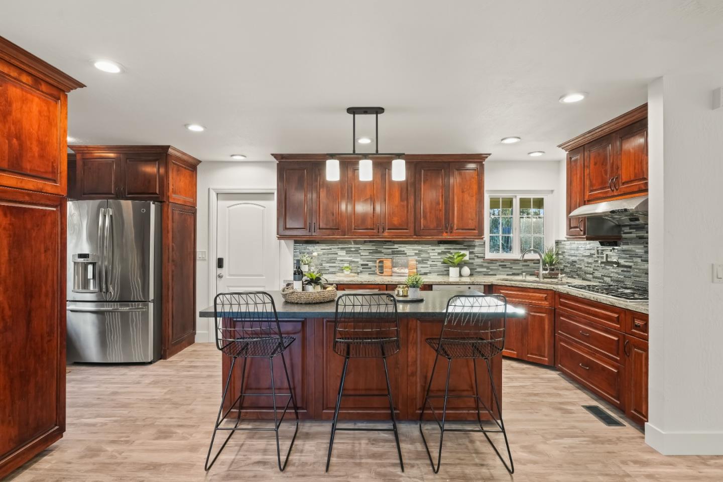 Detail Gallery Image 11 of 16 For 3852 Ross Ave, San Jose,  CA 95124 - 3 Beds | 2 Baths