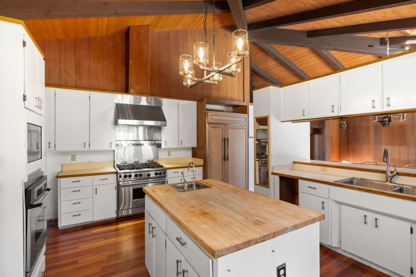 Detail Gallery Image 12 of 49 For 1474 Deer Flat Rd, Monterey,  CA 93940 - 4 Beds | 3 Baths