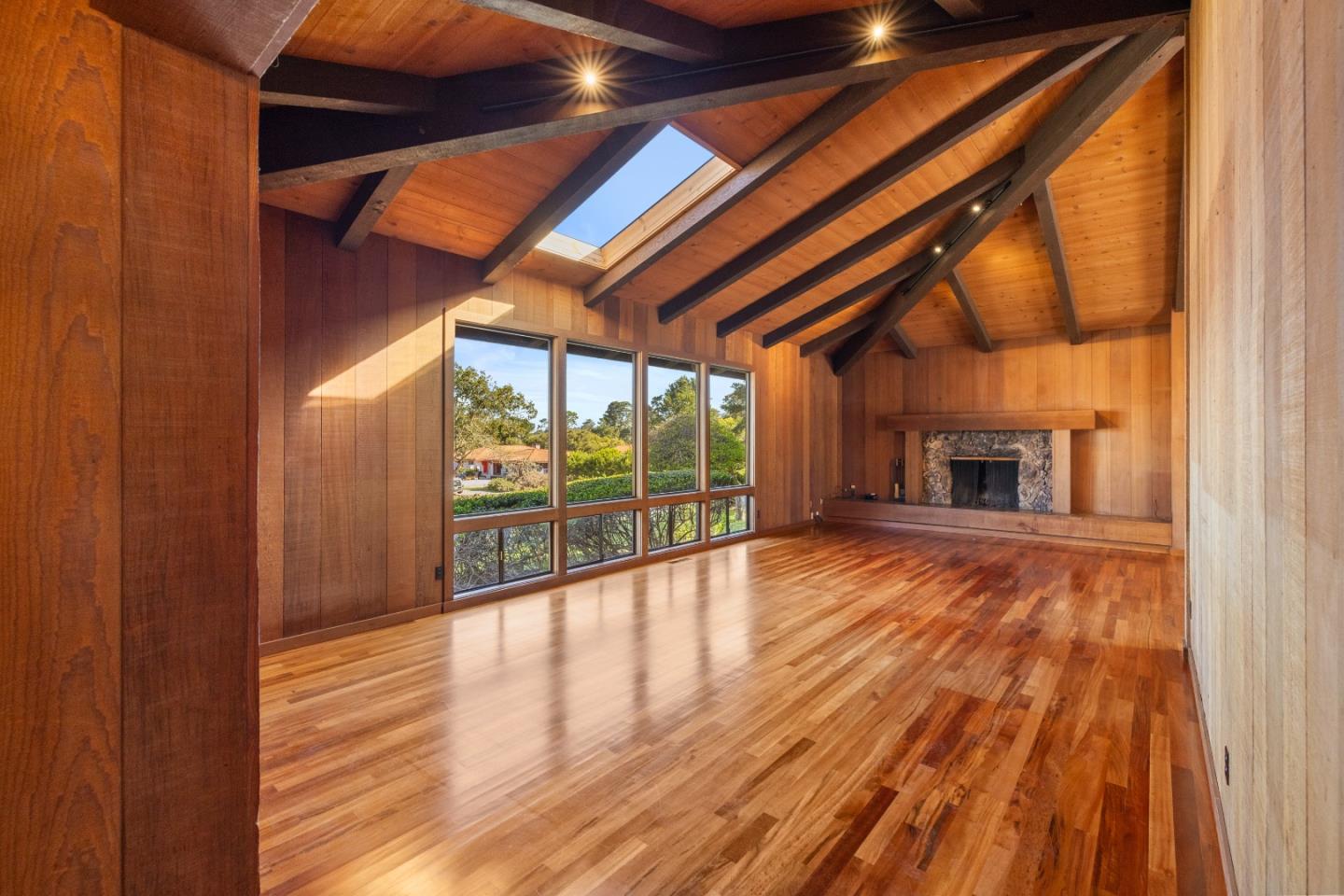 Detail Gallery Image 6 of 49 For 1474 Deer Flat Rd, Monterey,  CA 93940 - 4 Beds | 3 Baths