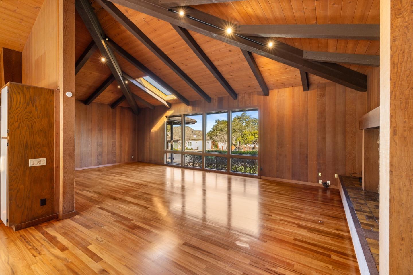 Detail Gallery Image 7 of 49 For 1474 Deer Flat Rd, Monterey,  CA 93940 - 4 Beds | 3 Baths