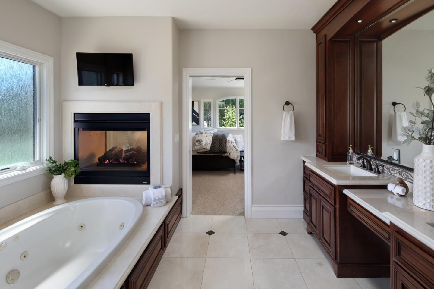 Detail Gallery Image 13 of 26 For 18211 Bancroft Ave, Monte Sereno,  CA 95030 - 5 Beds | 6/1 Baths