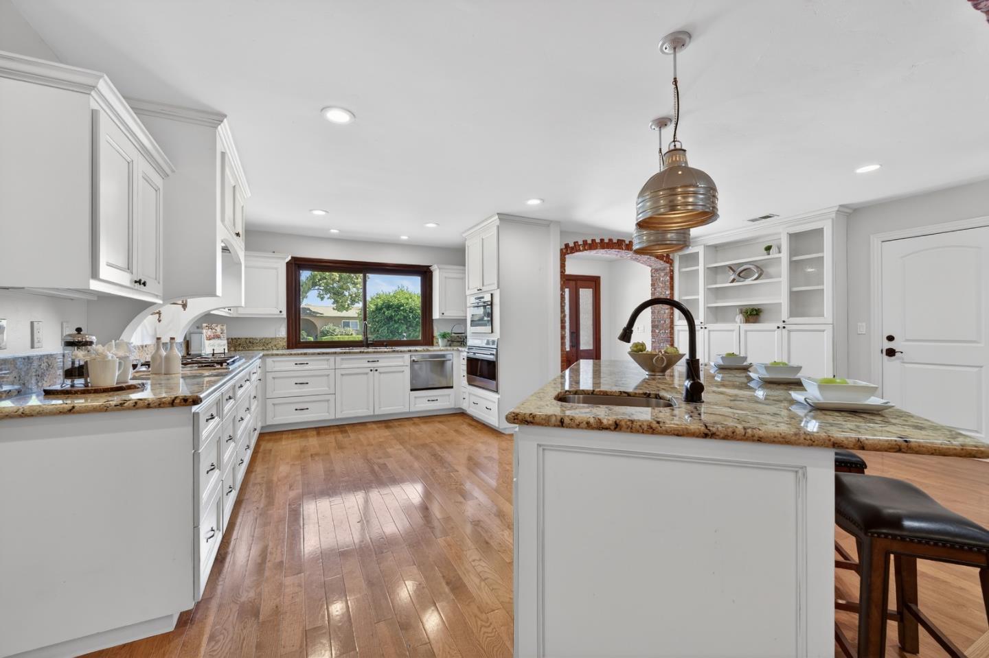 Detail Gallery Image 10 of 66 For 216 Rodonovan Dr, Santa Clara,  CA 95051 - 3 Beds | 3 Baths