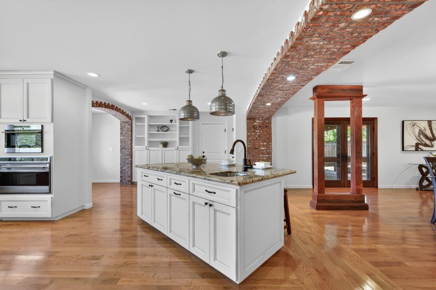 Detail Gallery Image 11 of 66 For 216 Rodonovan Dr, Santa Clara,  CA 95051 - 3 Beds | 3 Baths