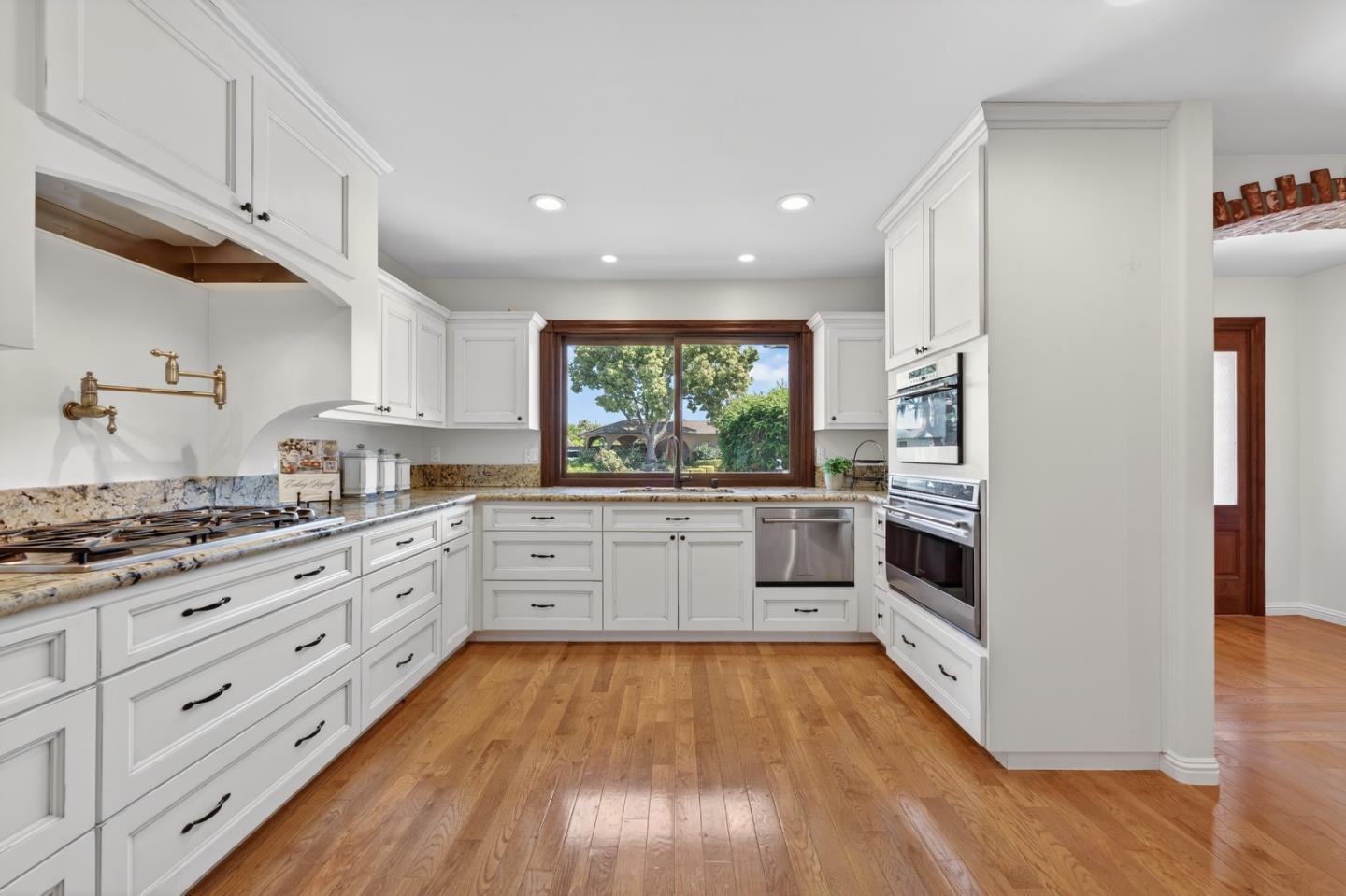 Detail Gallery Image 12 of 66 For 216 Rodonovan Dr, Santa Clara,  CA 95051 - 3 Beds | 3 Baths