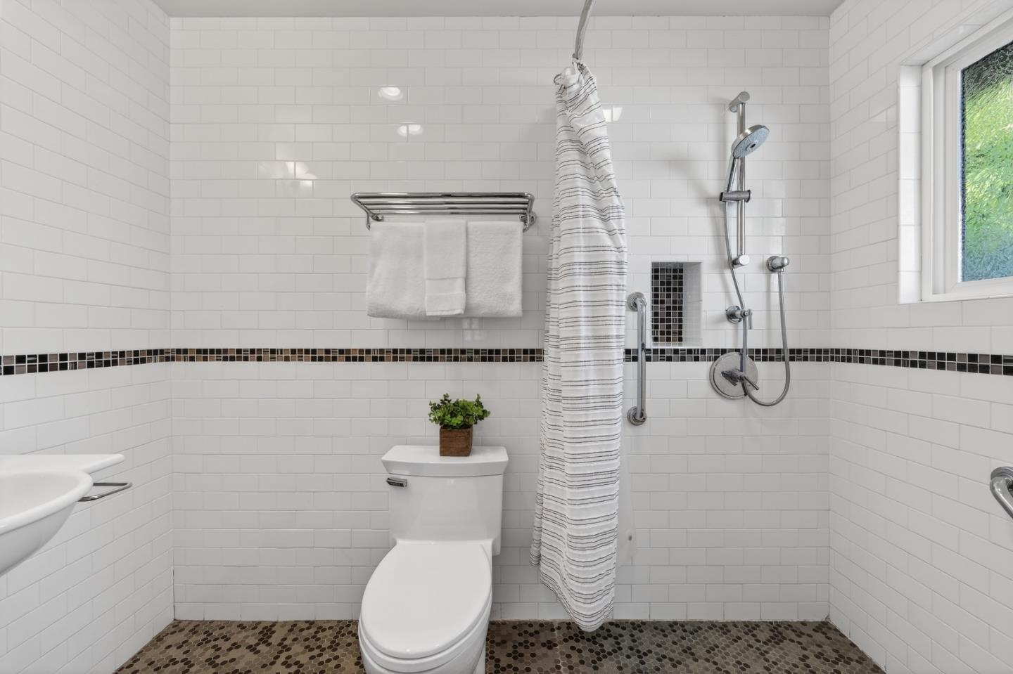 Detail Gallery Image 39 of 66 For 216 Rodonovan Dr, Santa Clara,  CA 95051 - 3 Beds | 3 Baths