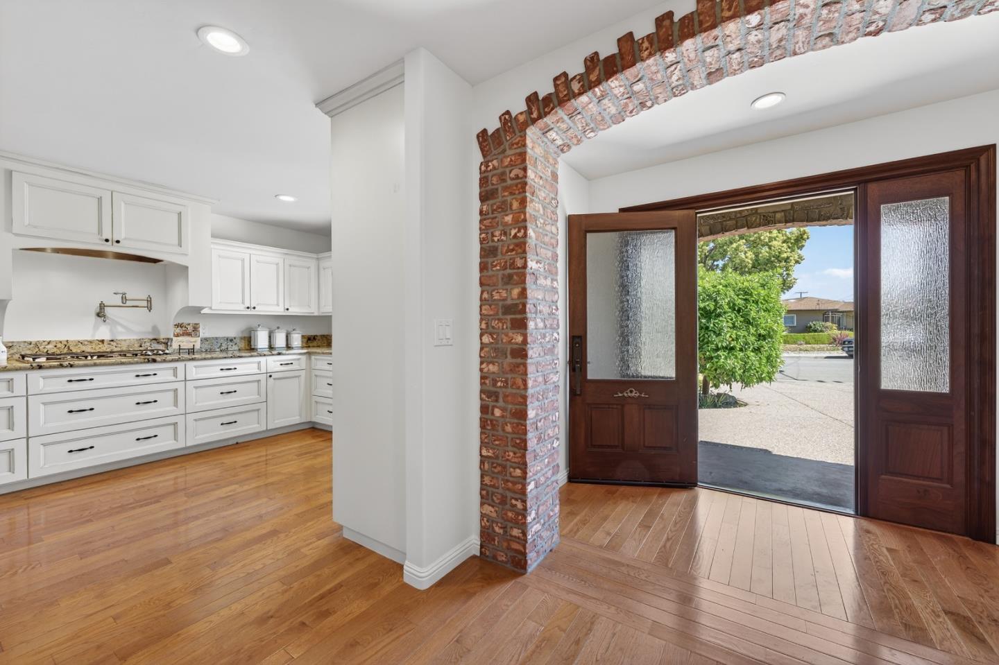 Detail Gallery Image 7 of 66 For 216 Rodonovan Dr, Santa Clara,  CA 95051 - 3 Beds | 3 Baths