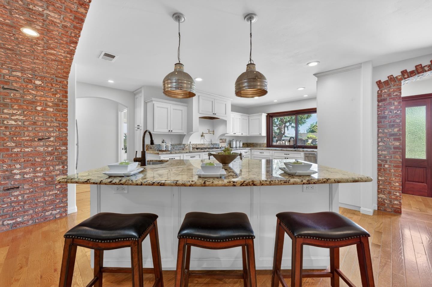 Detail Gallery Image 9 of 66 For 216 Rodonovan Dr, Santa Clara,  CA 95051 - 3 Beds | 3 Baths