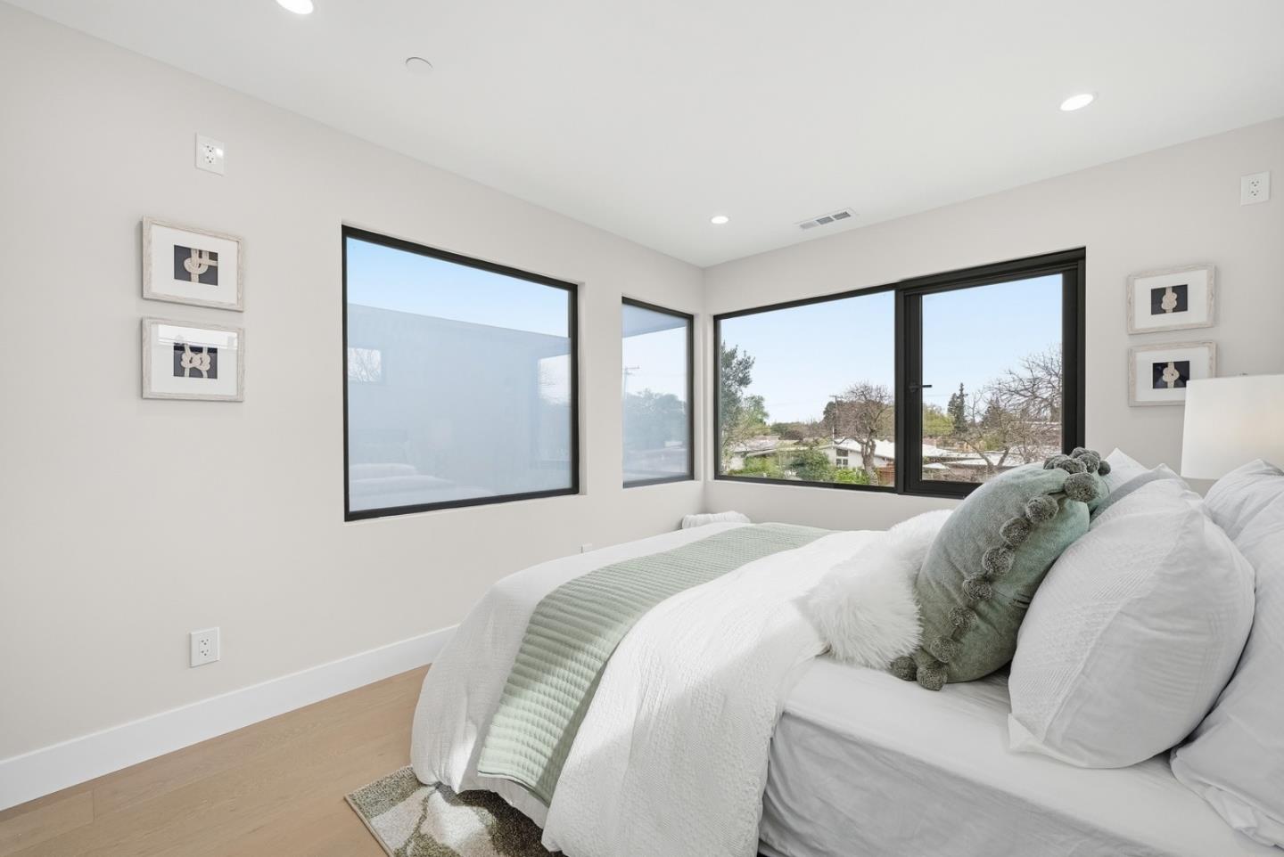 Detail Gallery Image 24 of 39 For 3830 Carlson Cir, Palo Alto,  CA 94306 - 4 Beds | 3/1 Baths