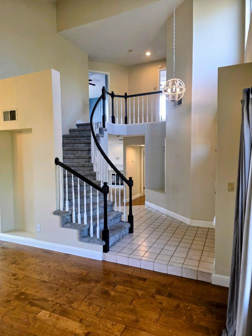 Detail Gallery Image 2 of 18 For 2212 Thurton Dr, Roseville,  CA 95747 - 4 Beds | 2/1 Baths