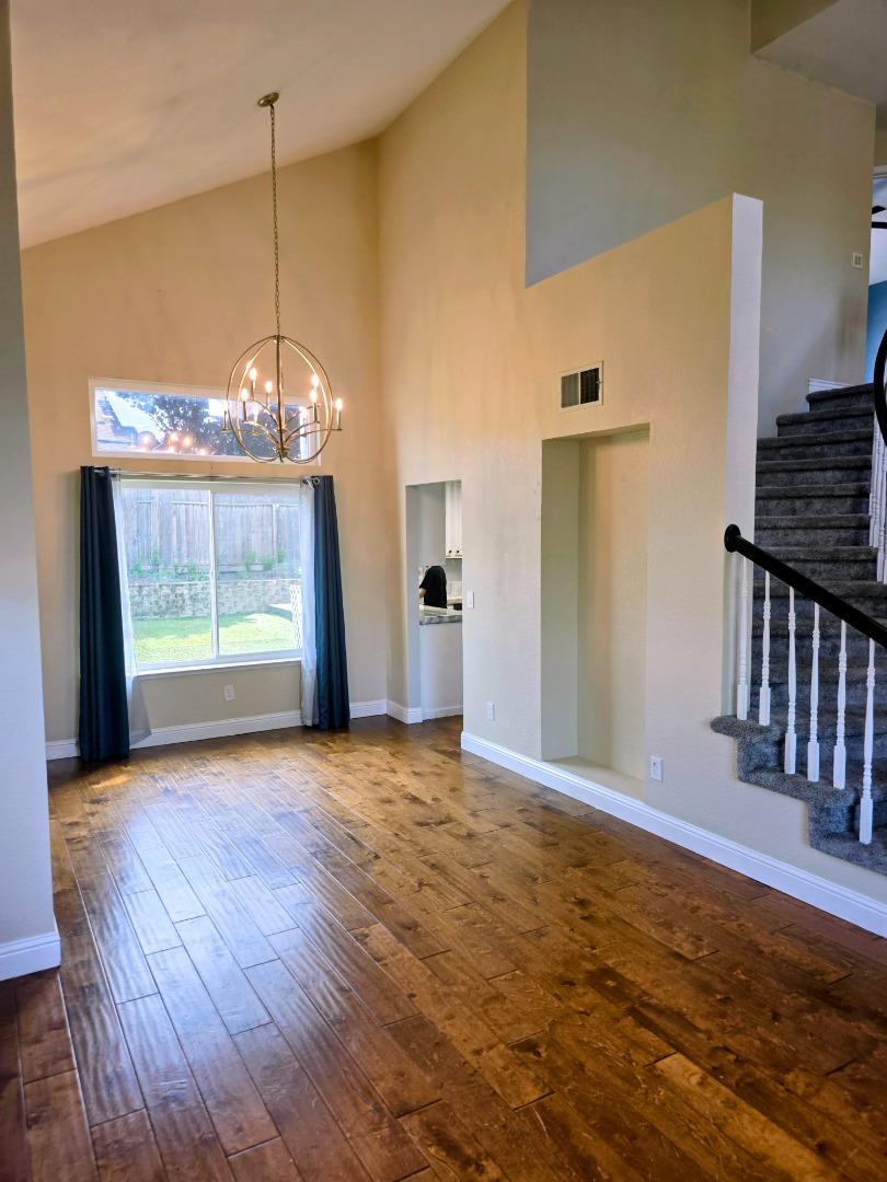 Detail Gallery Image 3 of 18 For 2212 Thurton Dr, Roseville,  CA 95747 - 4 Beds | 2/1 Baths