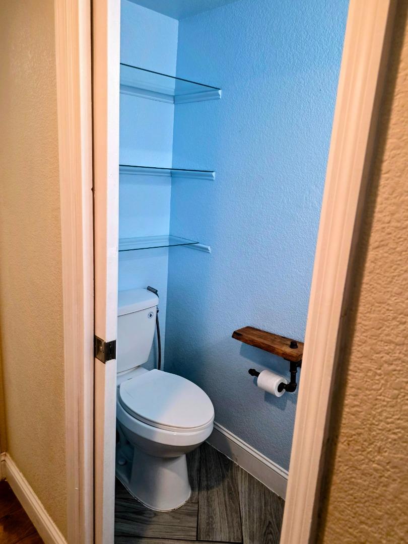 Detail Gallery Image 9 of 18 For 2212 Thurton Dr, Roseville,  CA 95747 - 4 Beds | 2/1 Baths