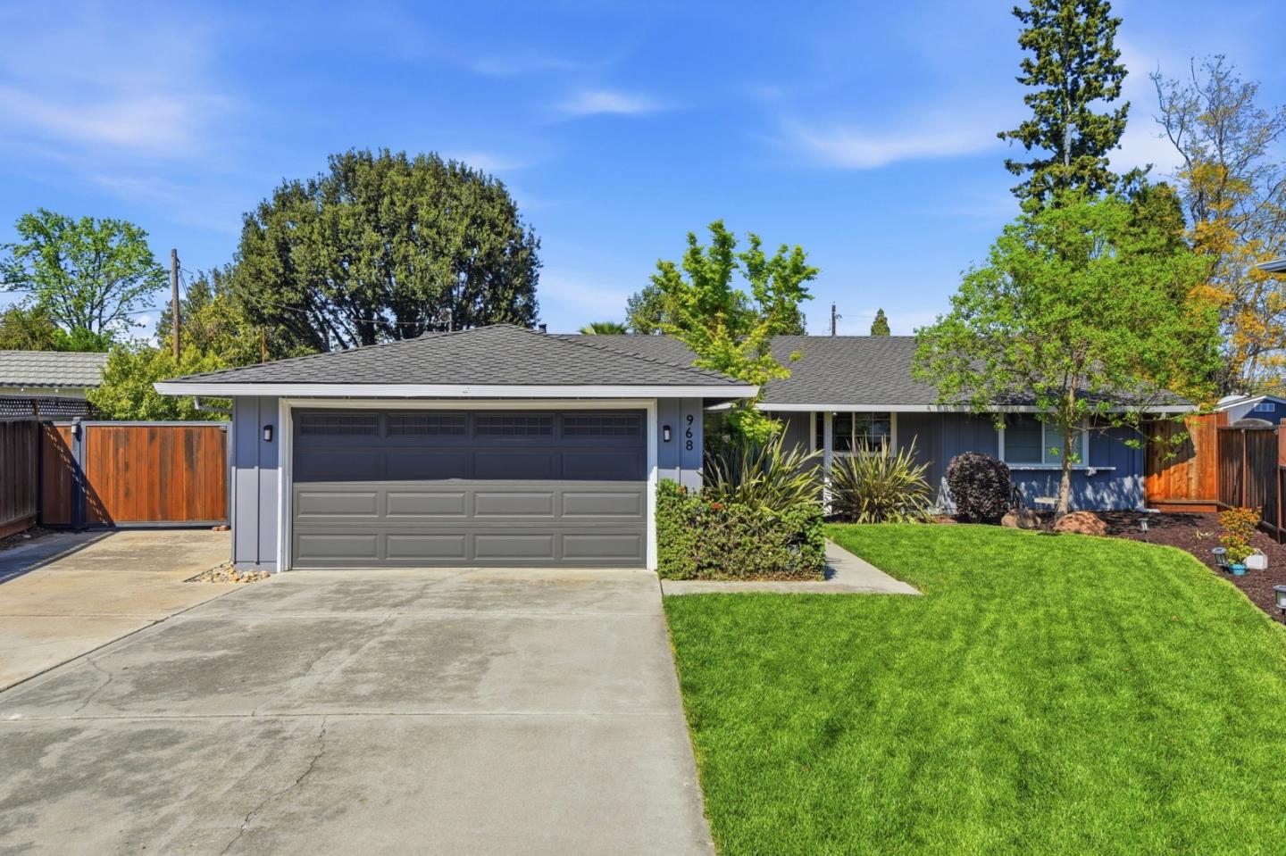 Detail Gallery Image 3 of 75 For 968 Cherry Ave, San Jose,  CA 95126 - 3 Beds | 2 Baths