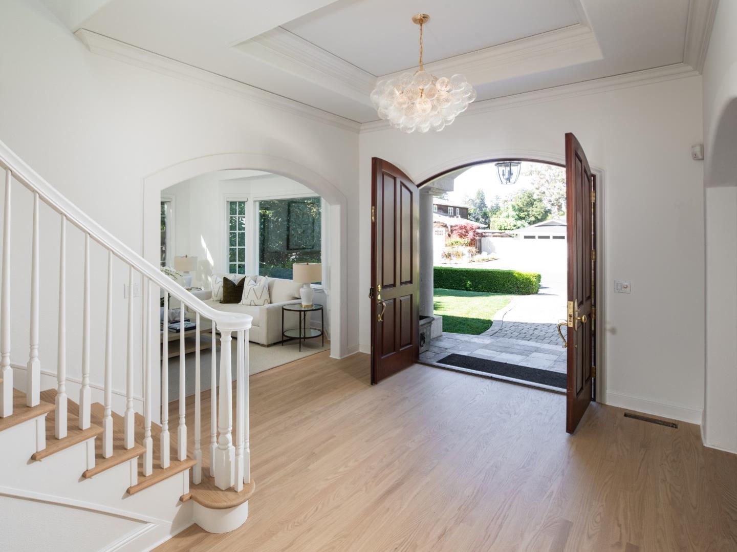 Detail Gallery Image 2 of 29 For 1049 Russell Ave, Los Altos,  CA 94024 - 4 Beds | 3/1 Baths