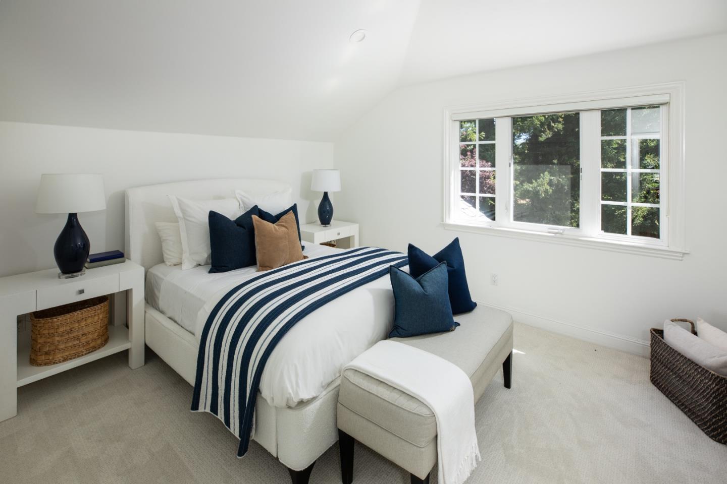 Detail Gallery Image 25 of 29 For 1049 Russell Ave, Los Altos,  CA 94024 - 4 Beds | 3/1 Baths