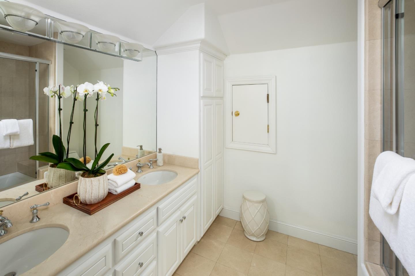 Detail Gallery Image 26 of 29 For 1049 Russell Ave, Los Altos,  CA 94024 - 4 Beds | 3/1 Baths