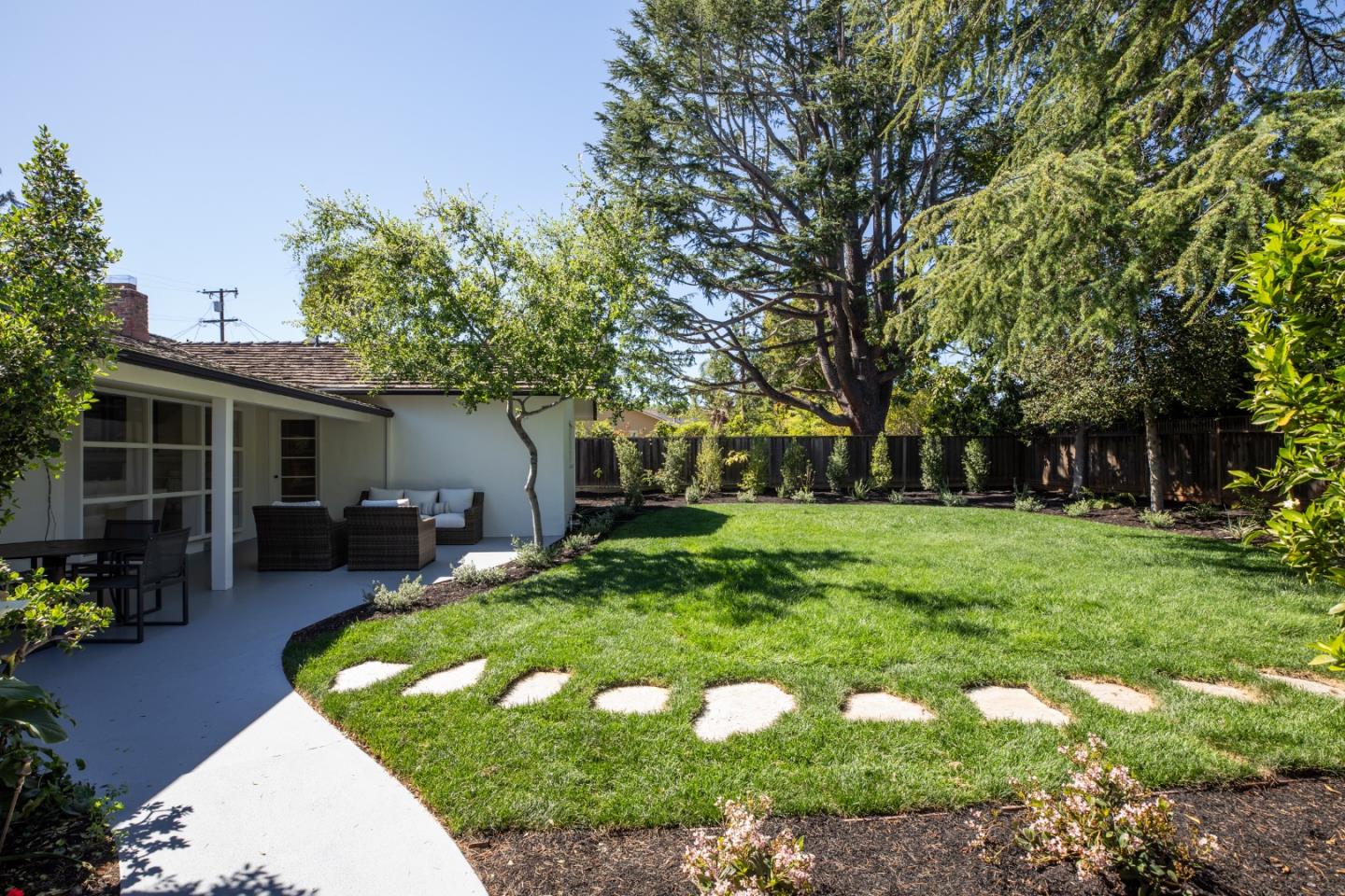 Detail Gallery Image 19 of 22 For 617 Giralda Dr, Los Altos,  CA 94024 - 4 Beds | 2/1 Baths