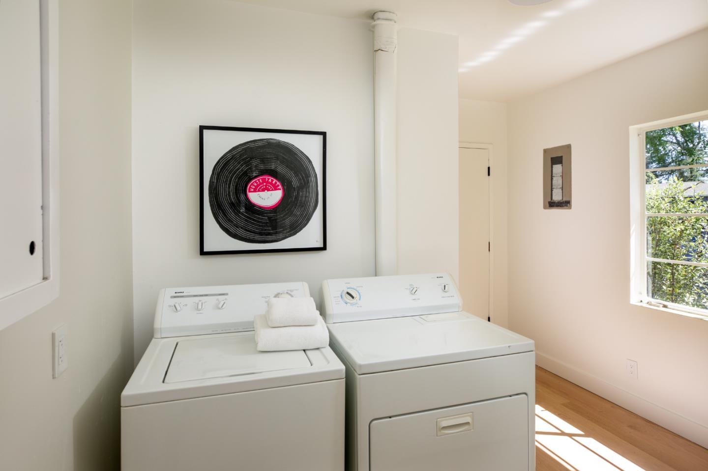 Detail Gallery Image 9 of 22 For 617 Giralda Dr, Los Altos,  CA 94024 - 4 Beds | 2/1 Baths